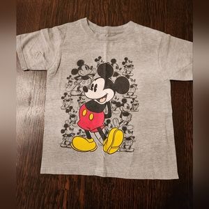 Mickey Mouse 🏰 Disney Tshirt Boys Size 4/5 EUC $12